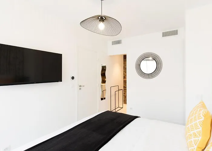 Superb 2 Beds 2 Baths Next To Martinez *